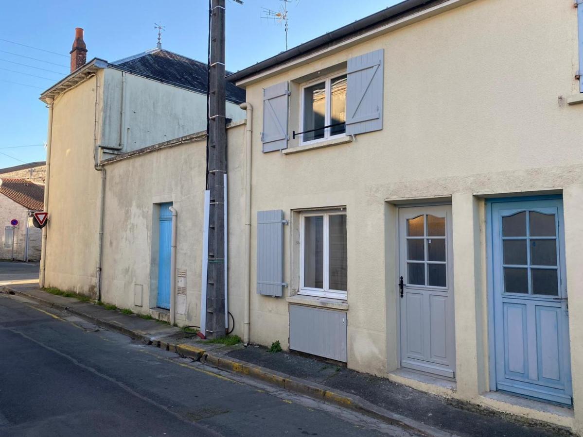 Maisonnette design Le Cosy - Amazon Prime - à 3mn à pied du marché! Surgères Exterior foto